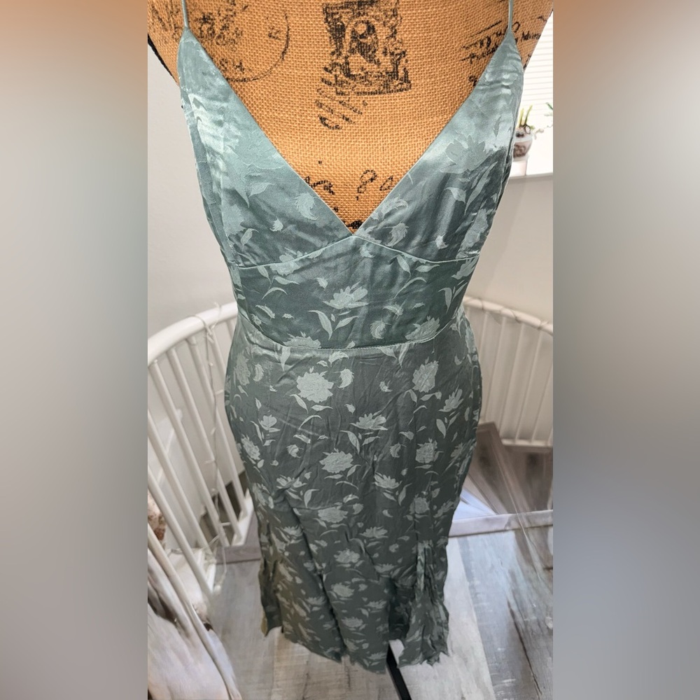 Chic Sage Green Midi Dress - Picture 3 of 7